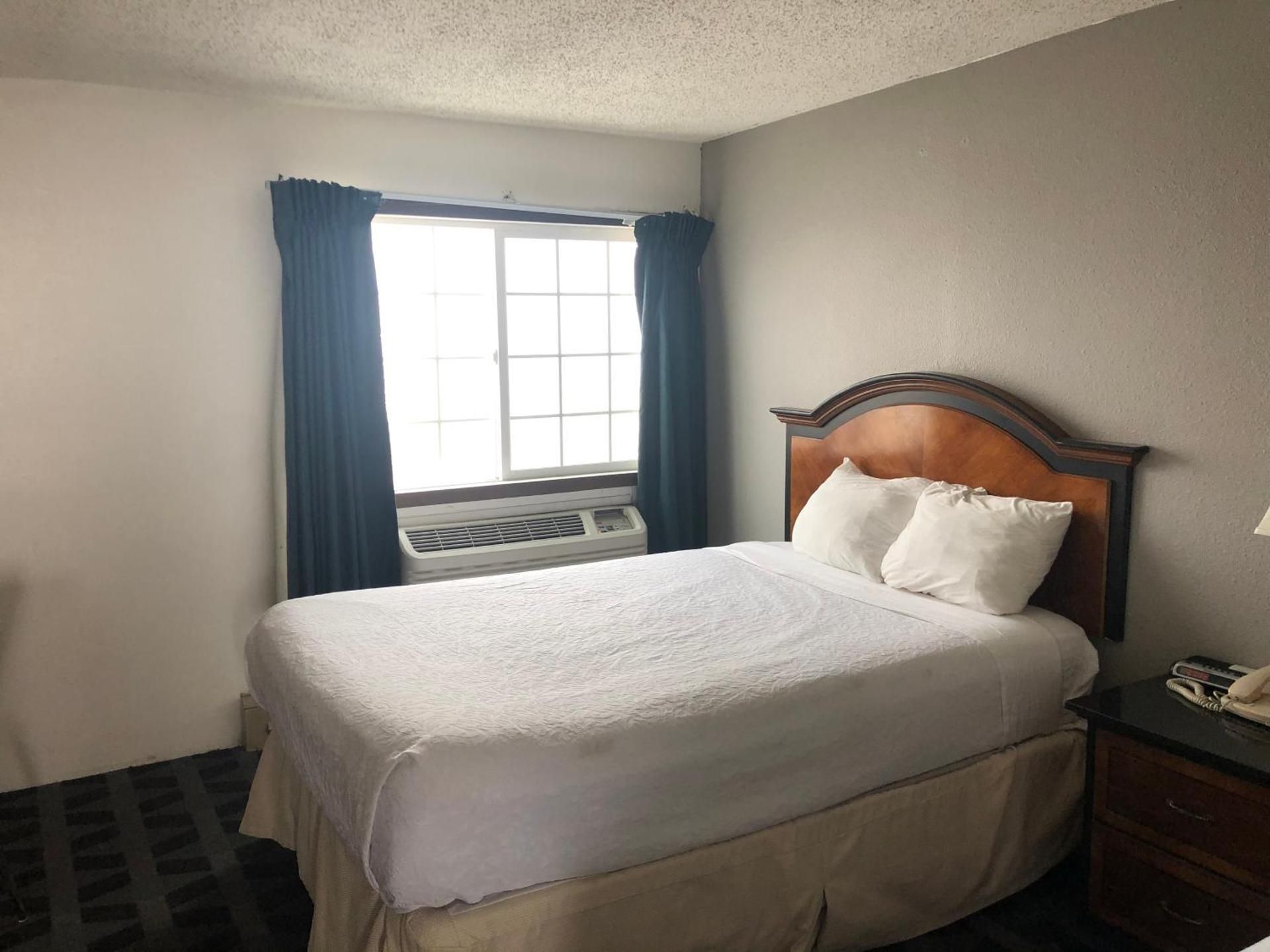 Deluxe King Room - Non-Smoking