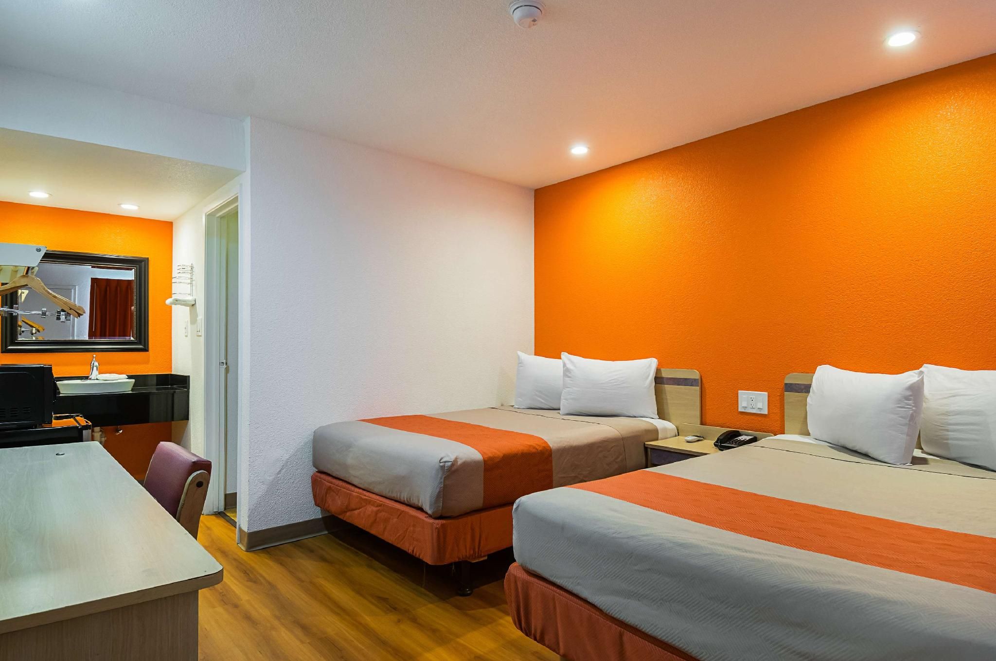 2 Full Beds | Non-Smoking