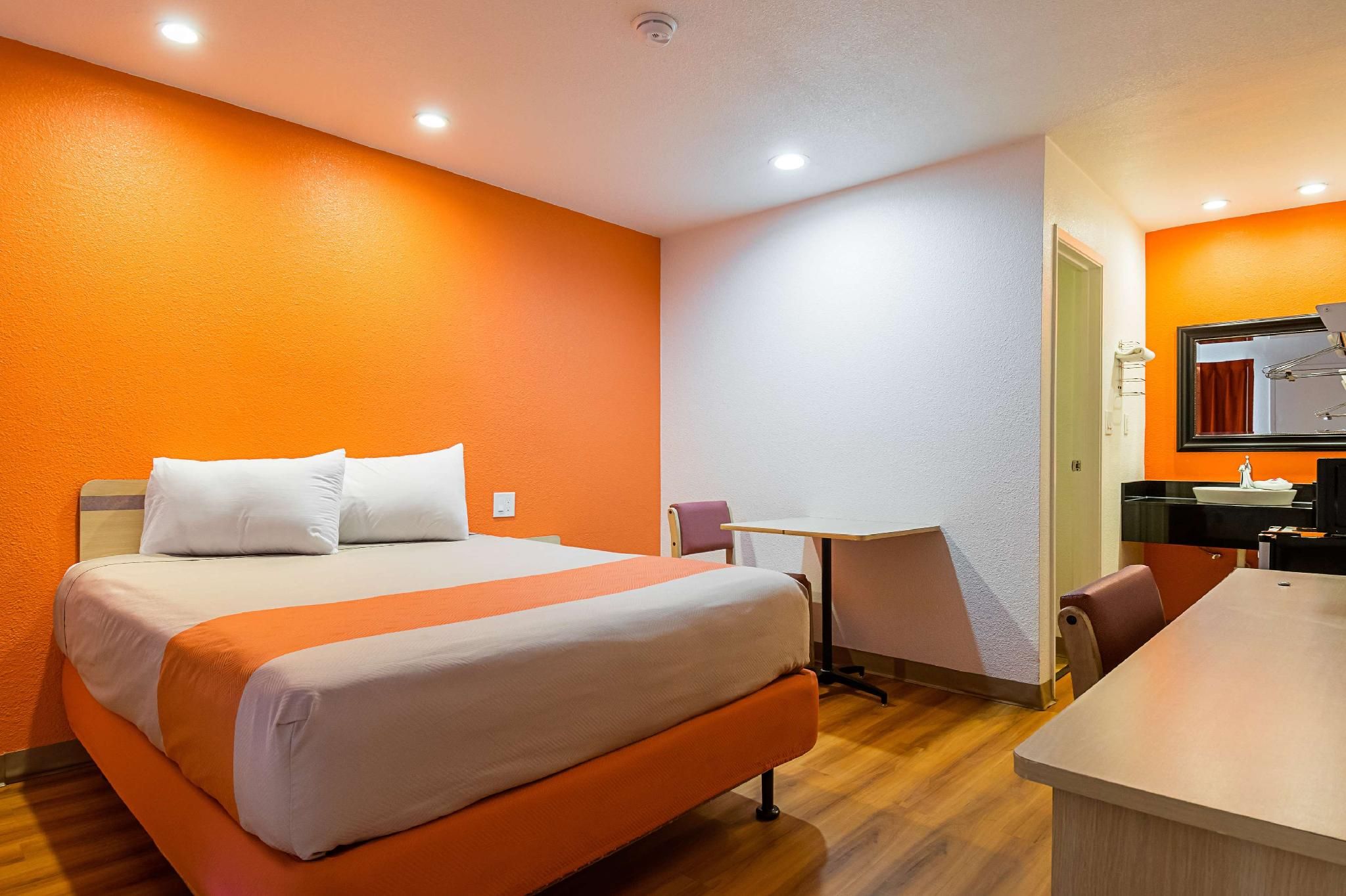 1 Full Bed | Mobility Access Tub, Nsmk