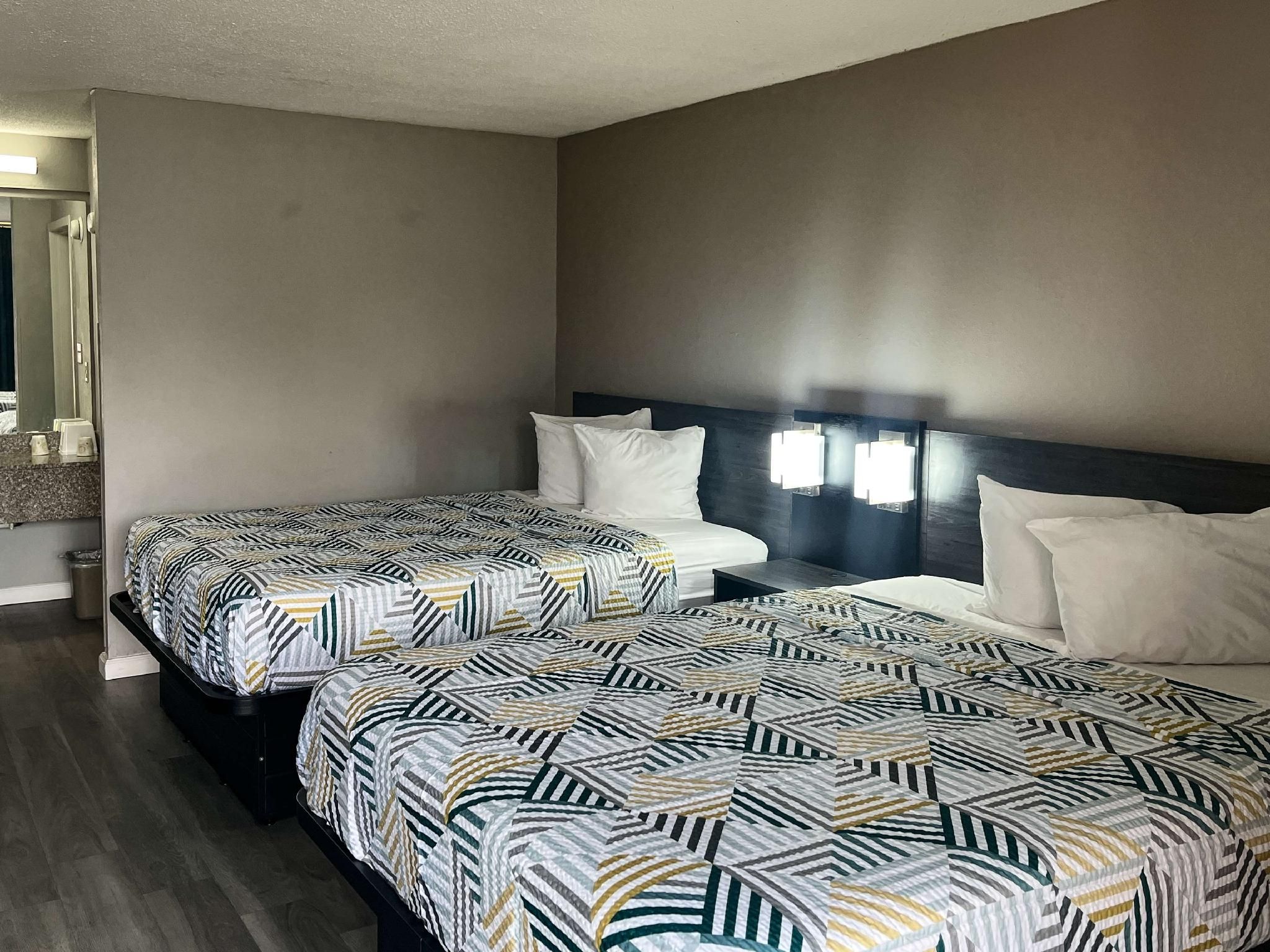 Motel 6 Lugoff, SC 2 Queen Beds - Non-Smoking