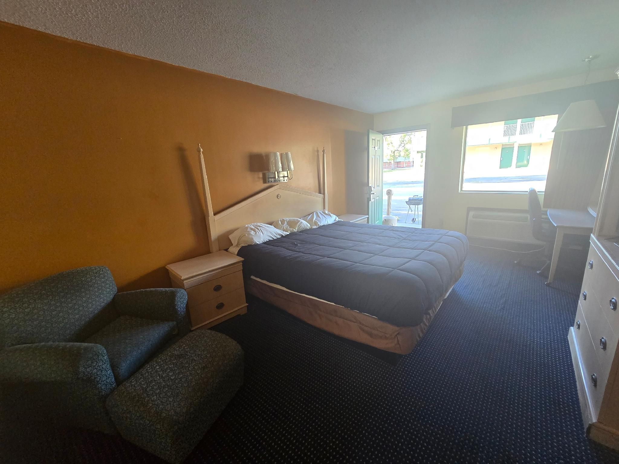 Single King Room