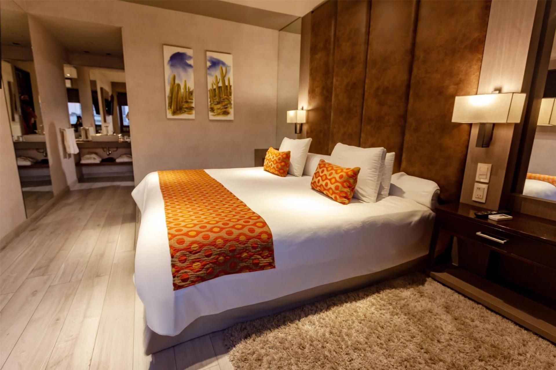 1 King Bed, Premium Suite, Non-Smoking