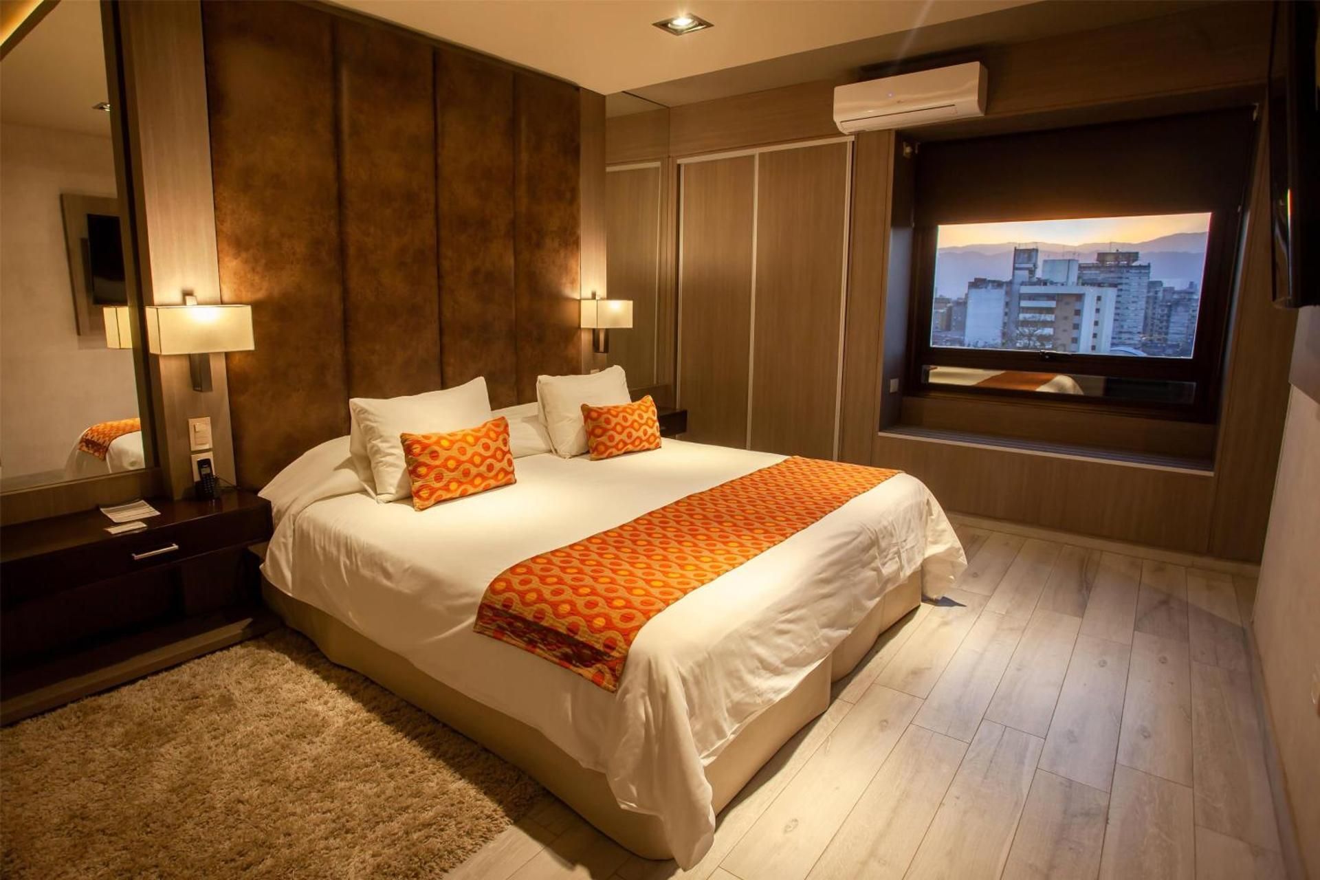 1 King Bed, Premium Suite, Non-Smoking