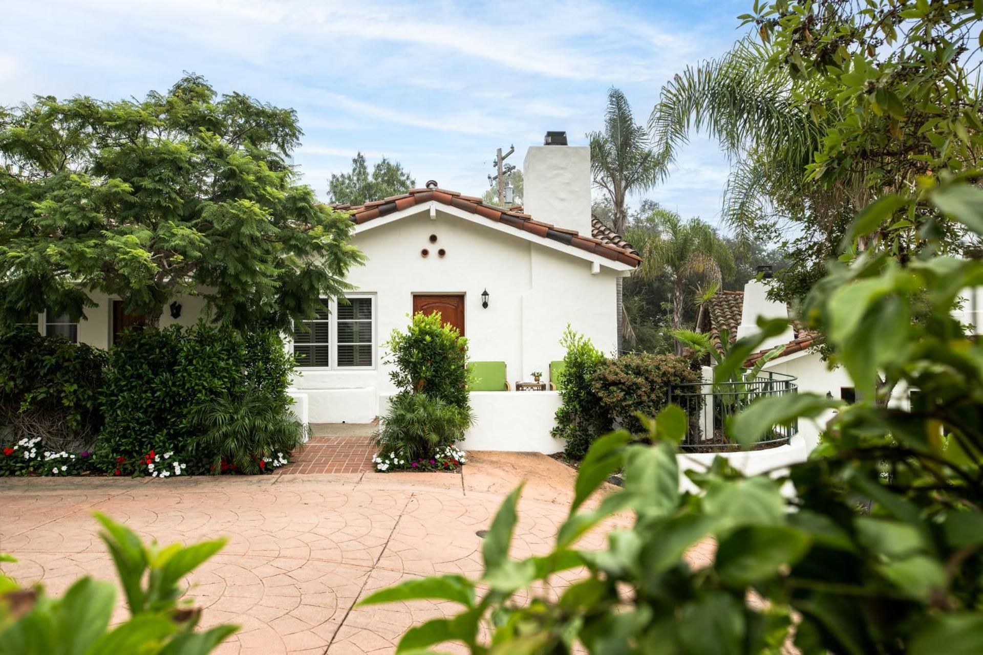 Deluxe Bungalow
