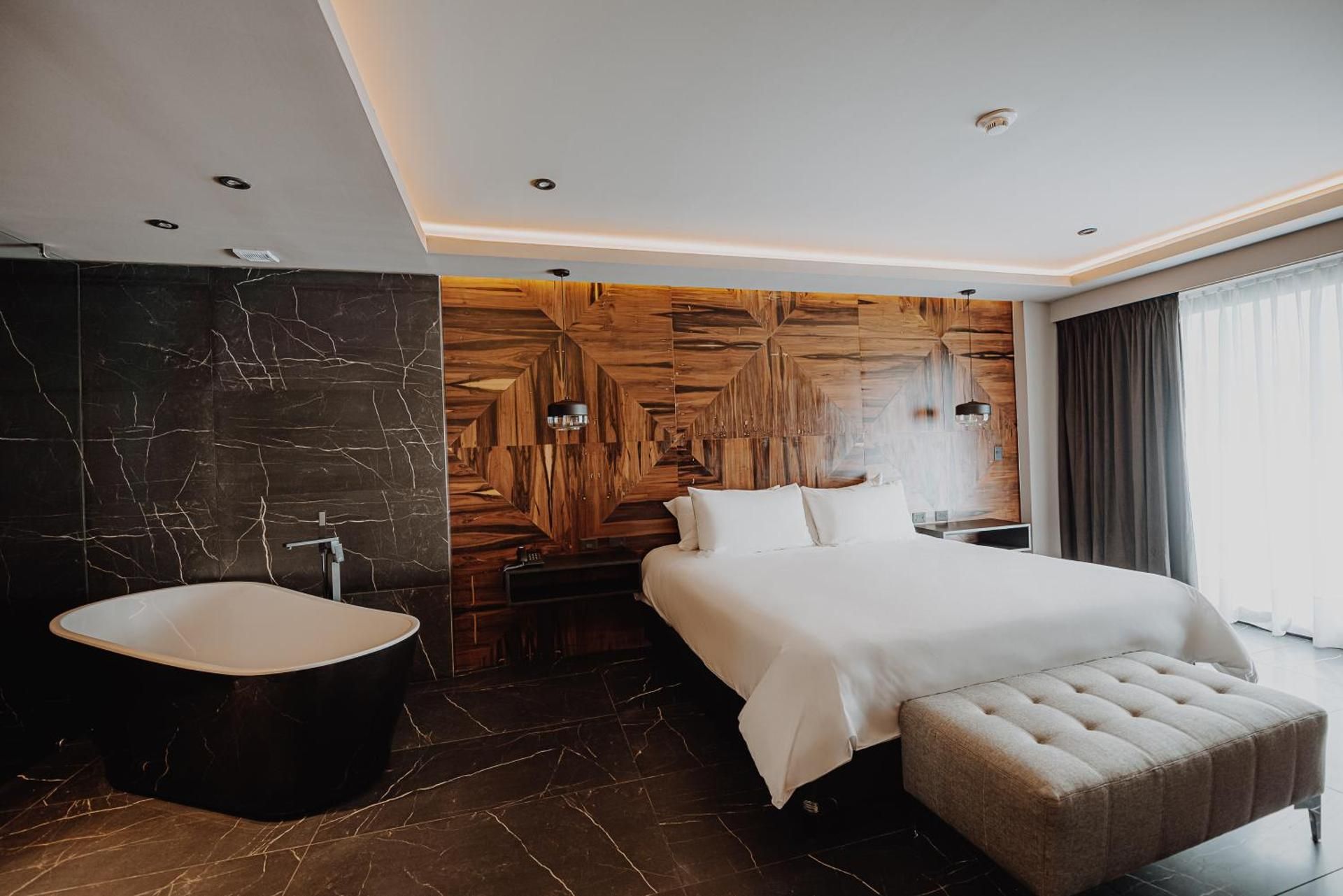 Queen Room with Spa Bath