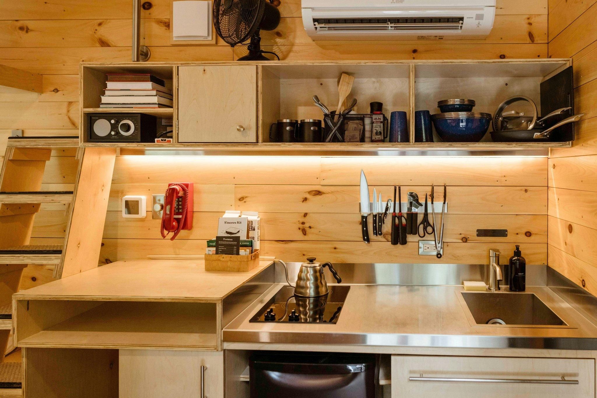 Postcard Cabins Wild Rose, Outdoor Collection by Marriott Bonvoy Cabin With A View, 2 Queen Bunk 2