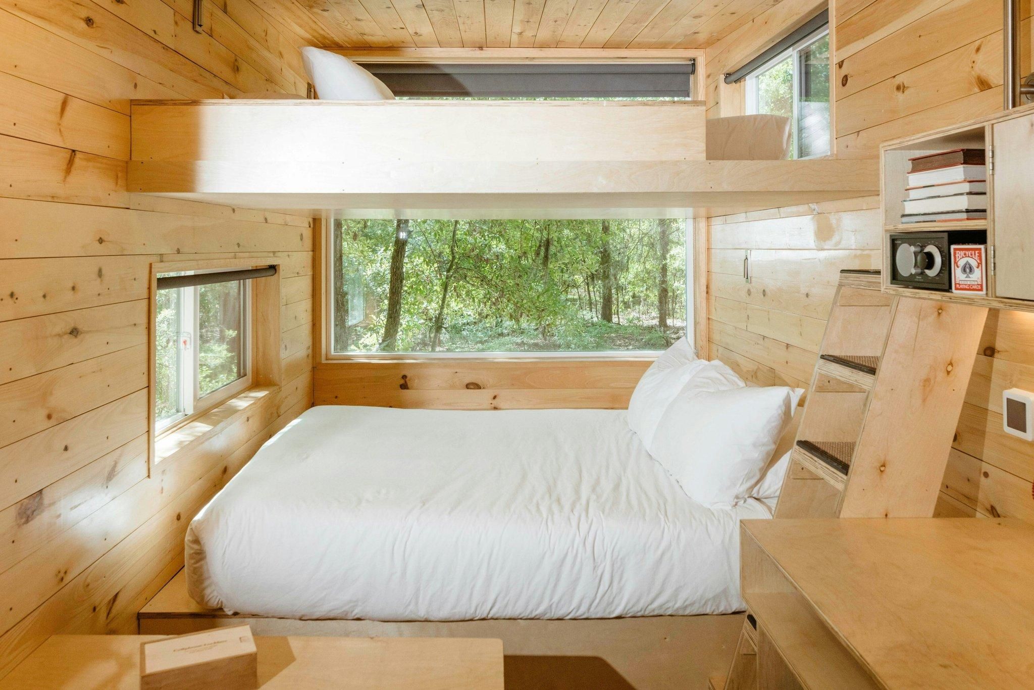 Cabin Standard, 2 Queen Bunk