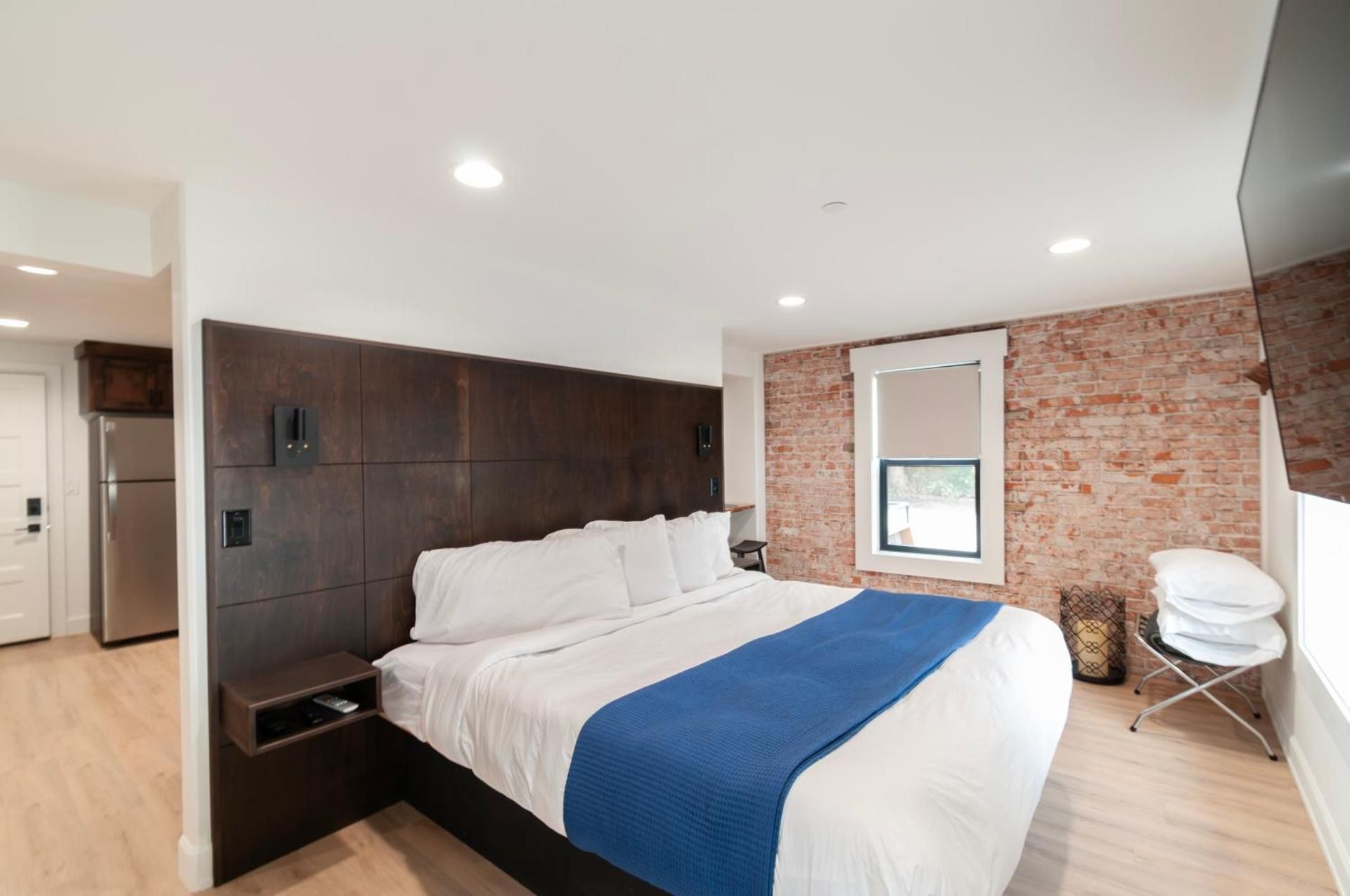 King Studio with Sofa Bed