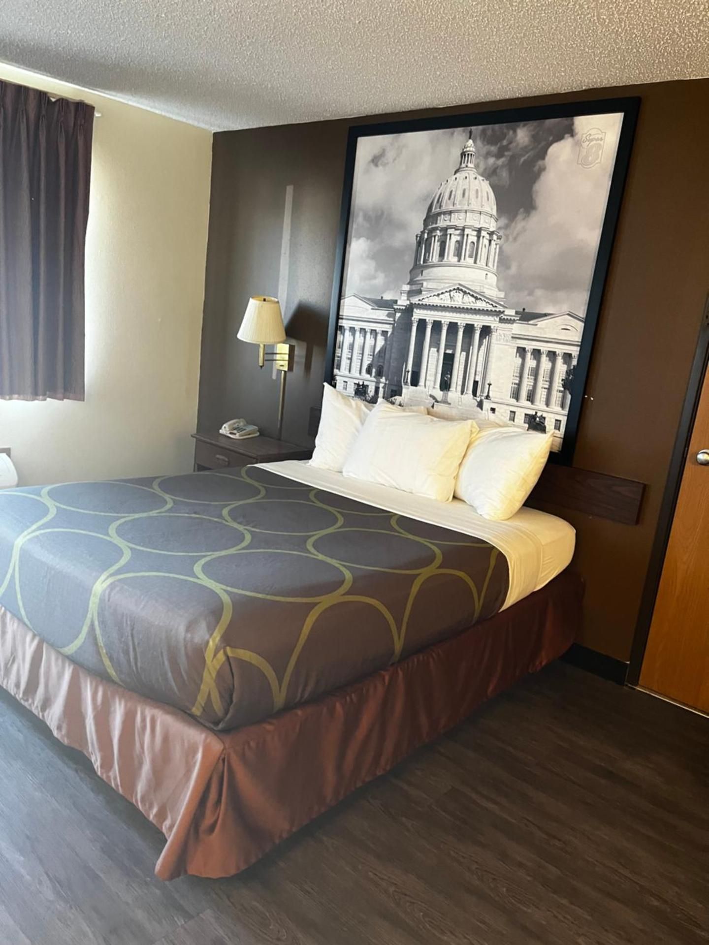 1 Queen Bed Non-Smoking