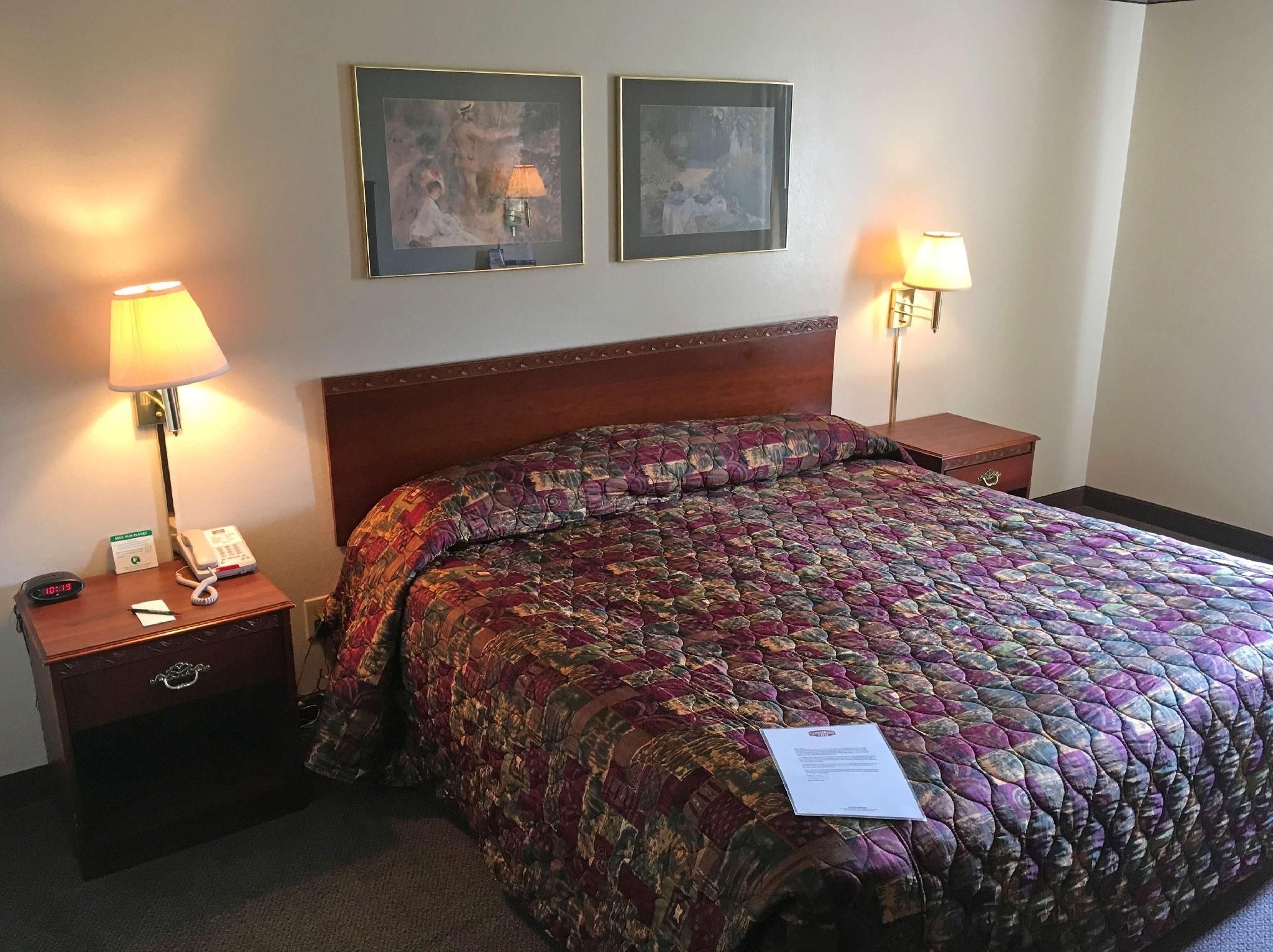 1 King Bed, Suite, Smoking