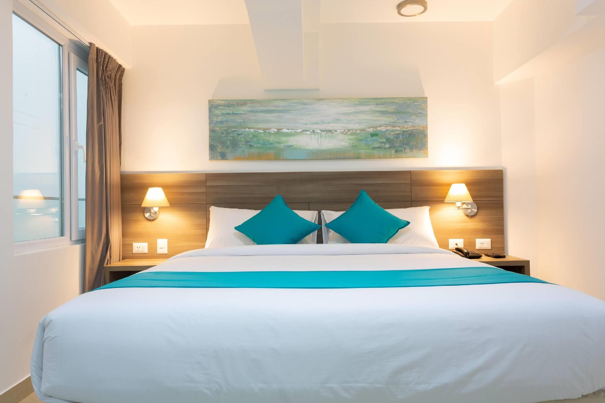 1 King Bed, Deluxe Suite, Non-Smoking