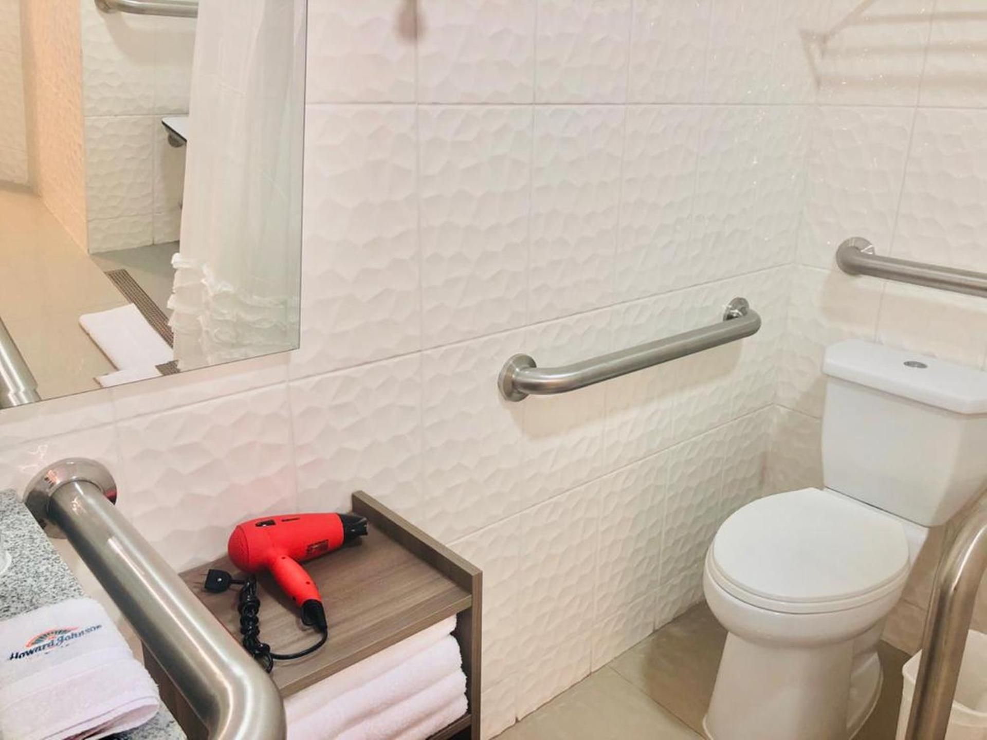 Double Room with Roll-In Shower - Mobility Access/Non-Smoking