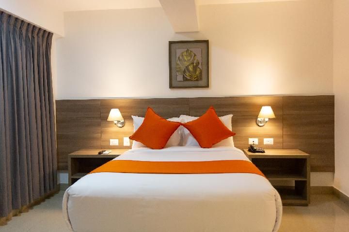 2 Single Beds, Mobility Accessible Room, Roll-In Shower, Non-Smoking