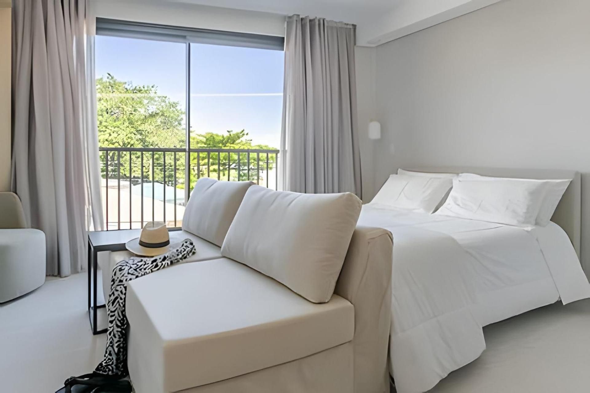 Apartment with Lake View