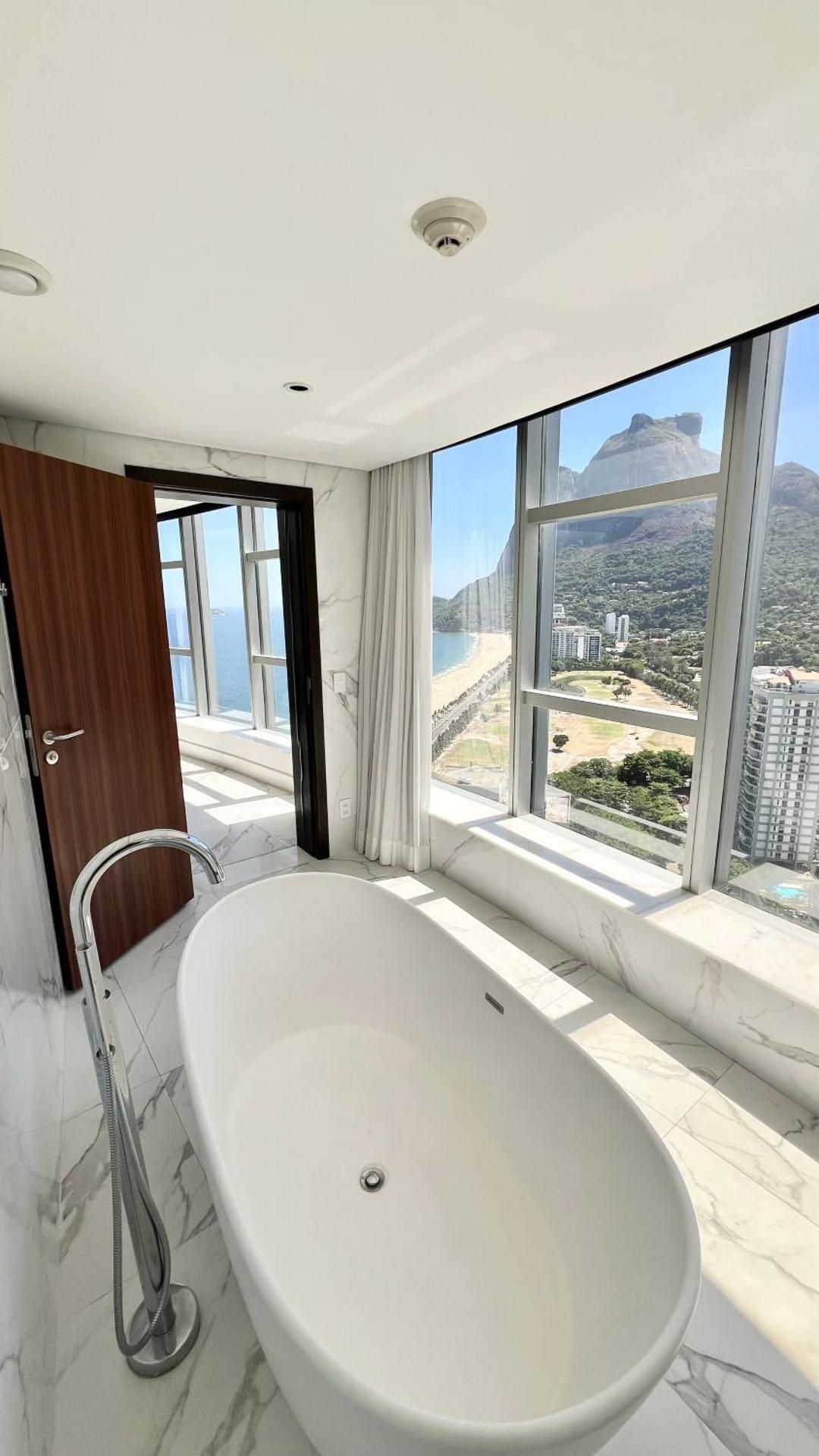 King Suite with Sea View
