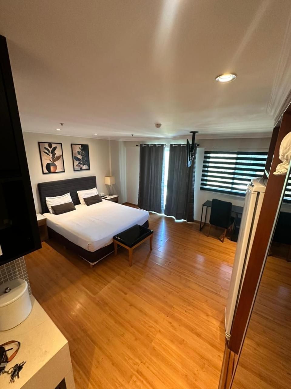 Apartment with Pool View