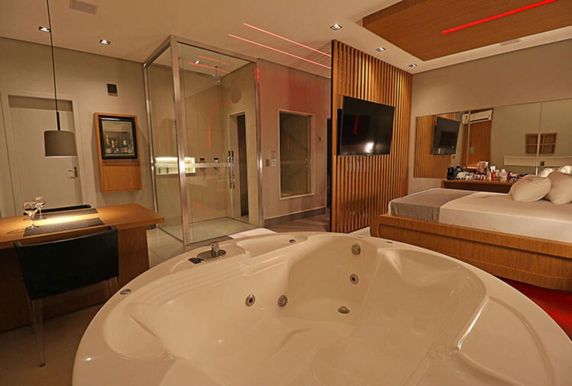 Deluxe Suite with Spa Bath