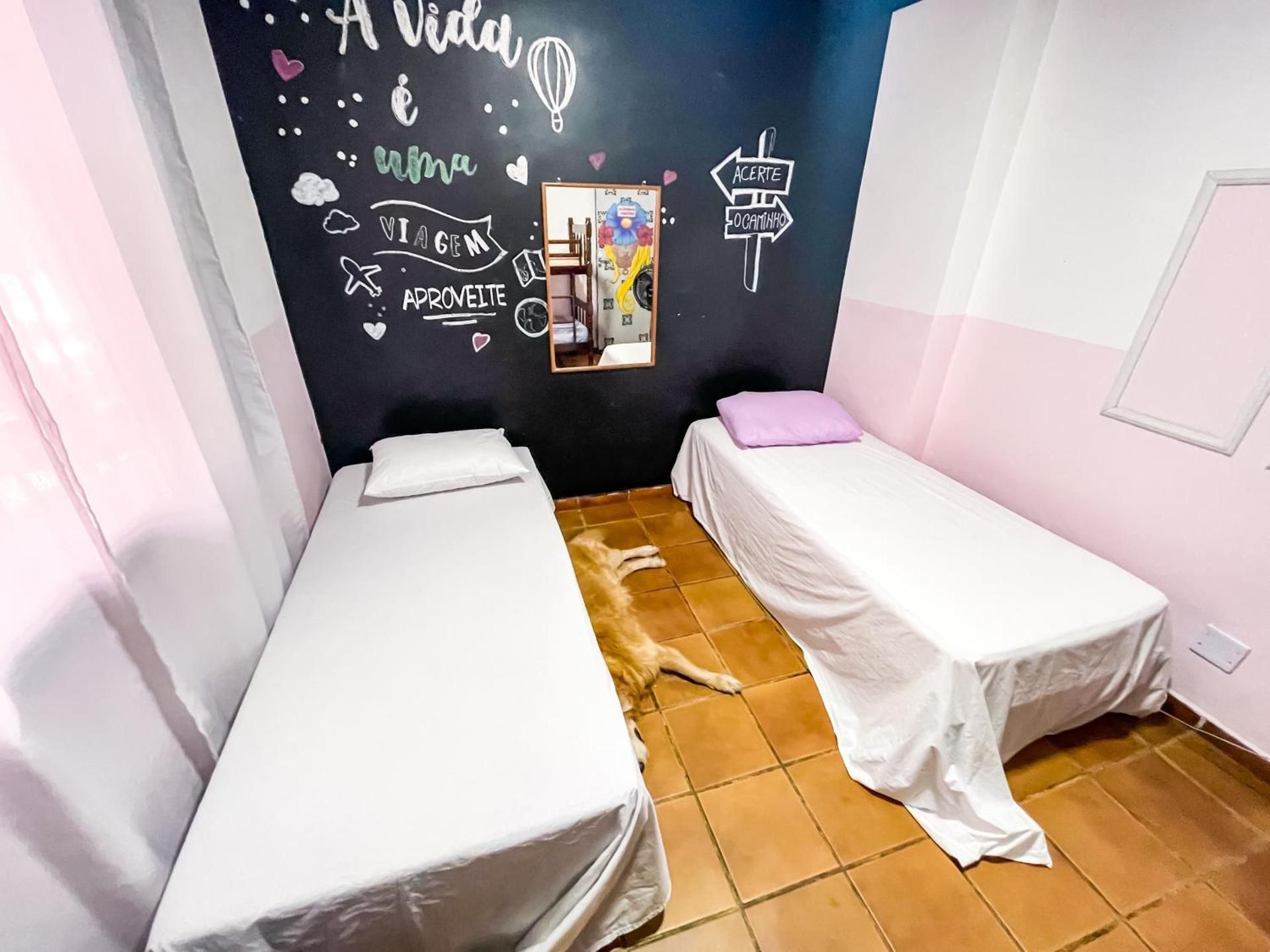 Toca da Mona Roots Hostel