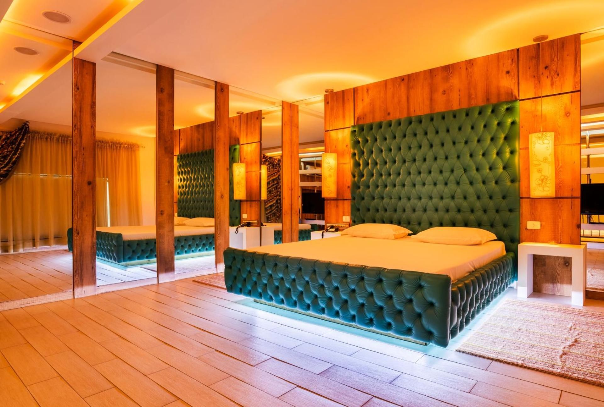Deluxe King Suite