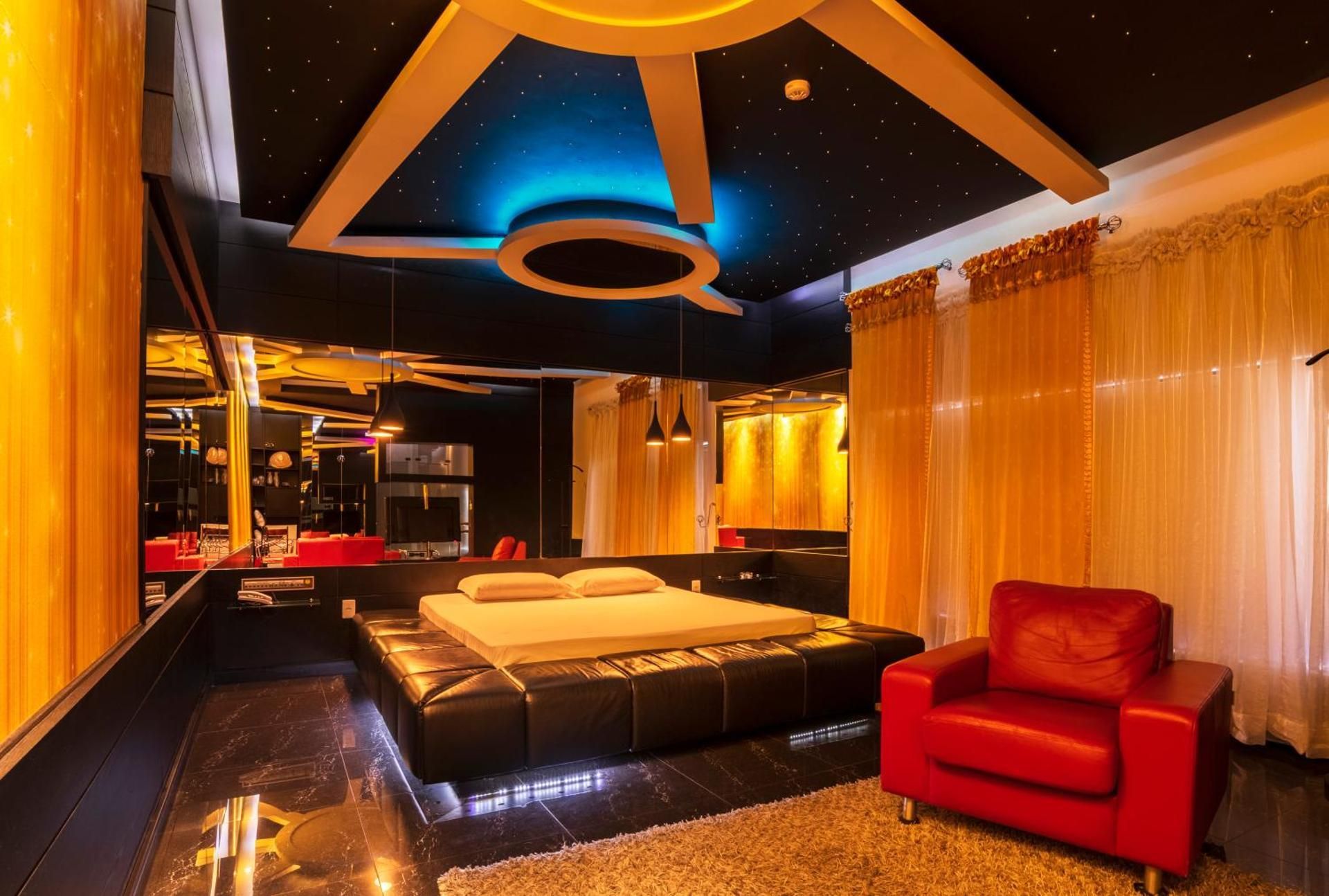 Deluxe King Suite