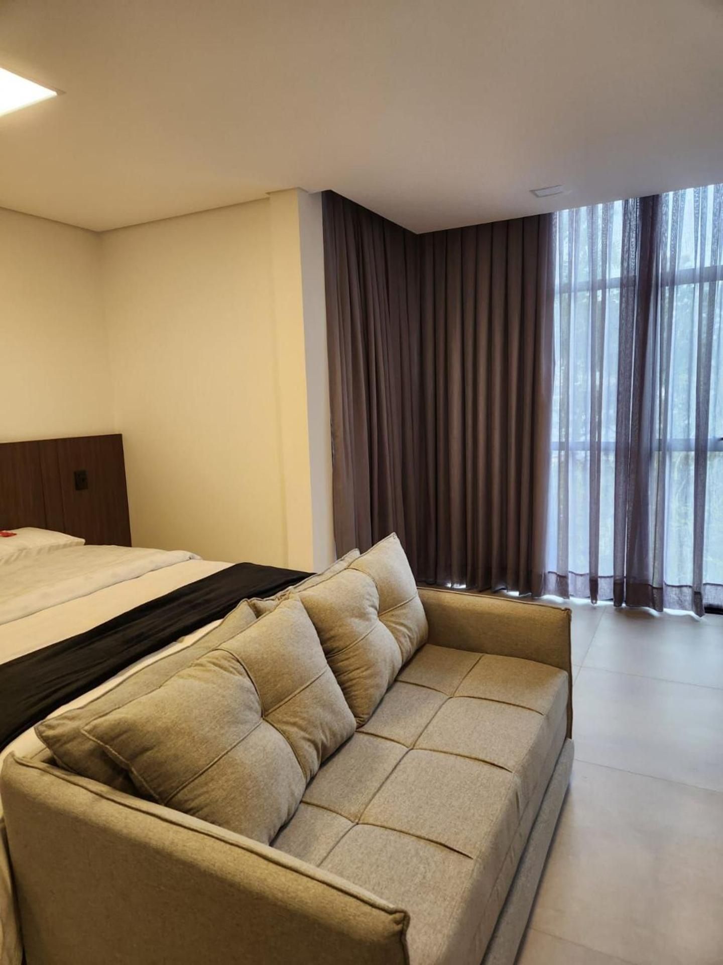 One-Bedroom Loft Apartment with One Queen Bed