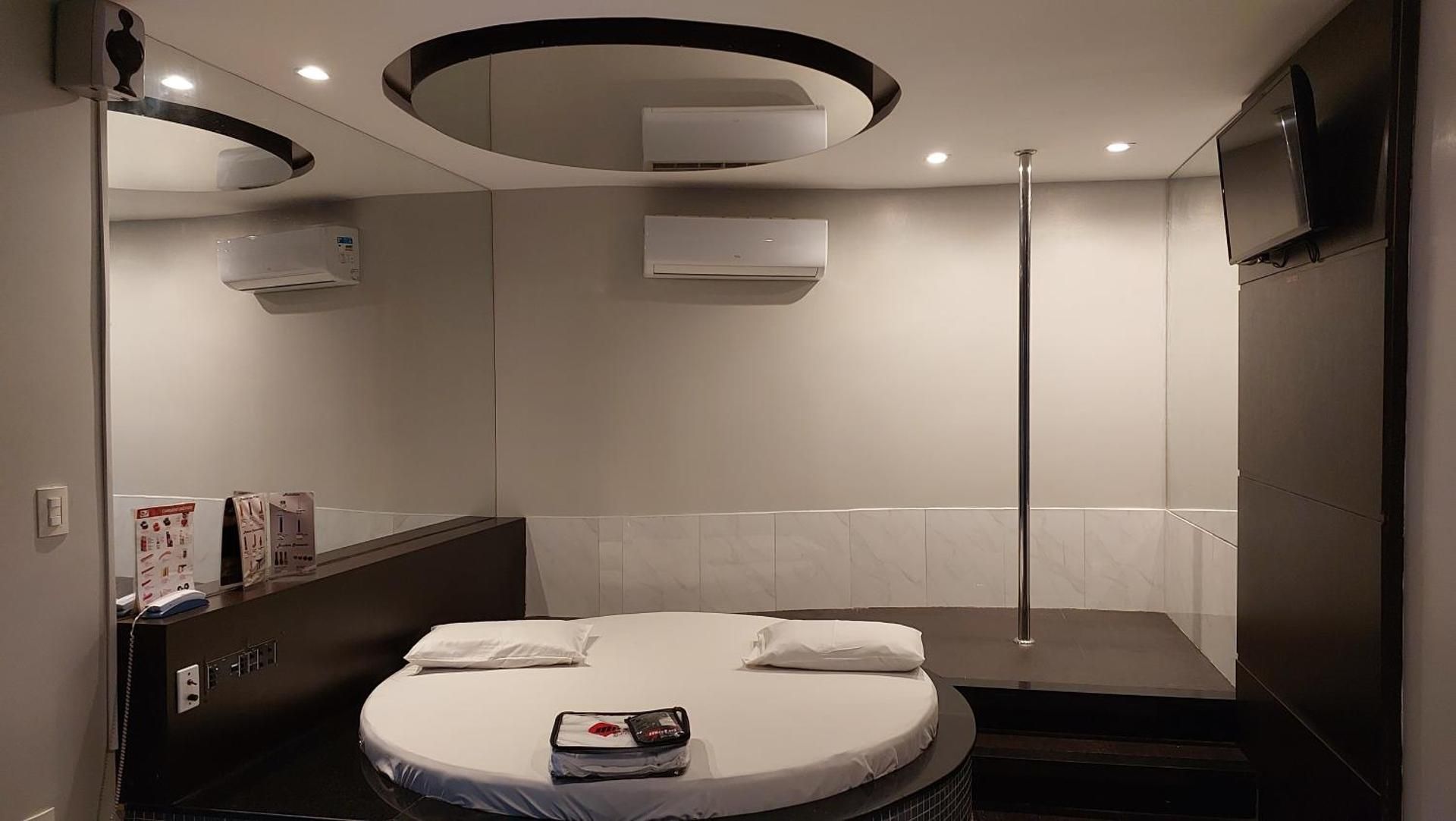 Suite with Hot Tub