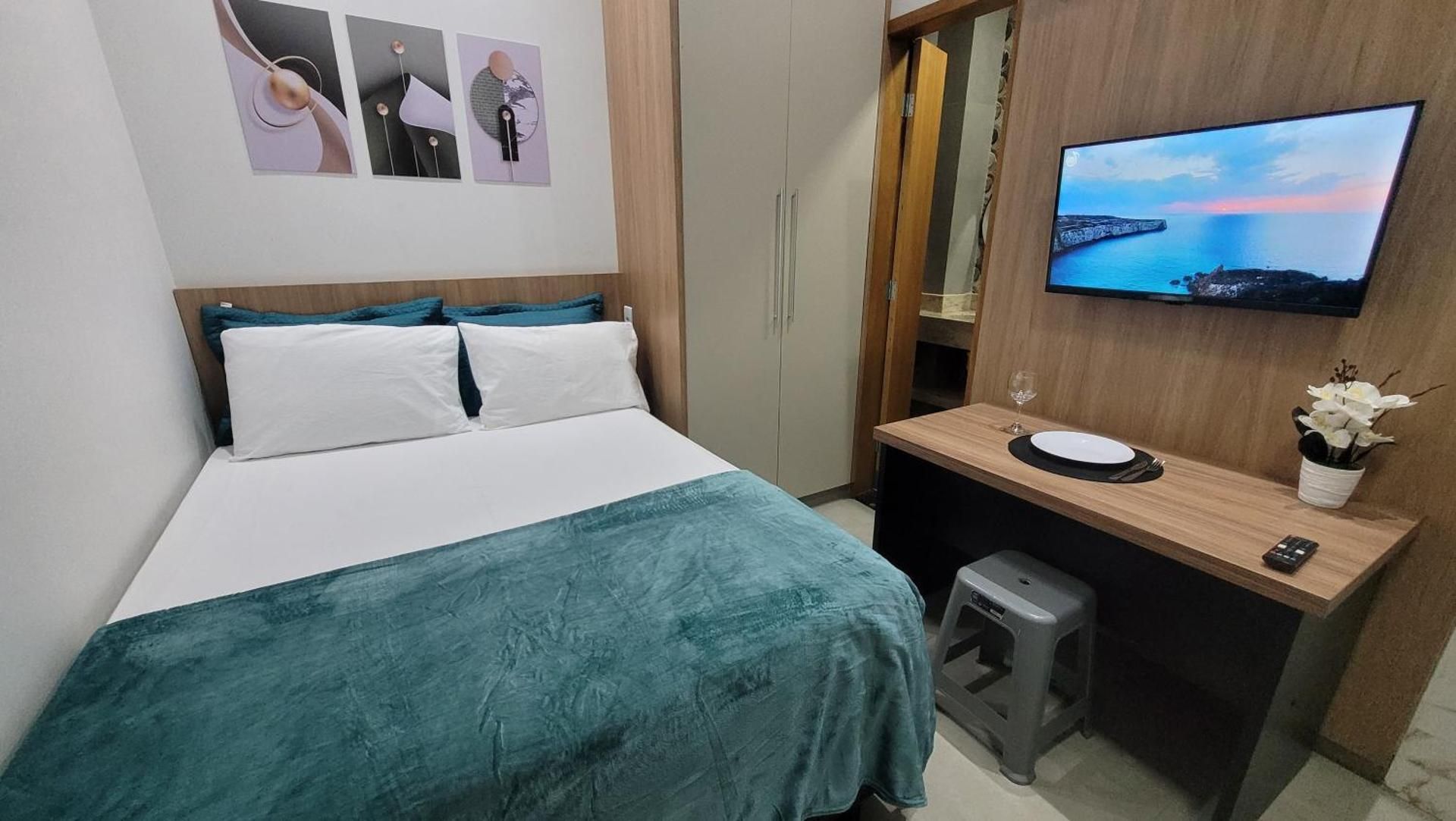Deluxe One-Bedroom Apartment