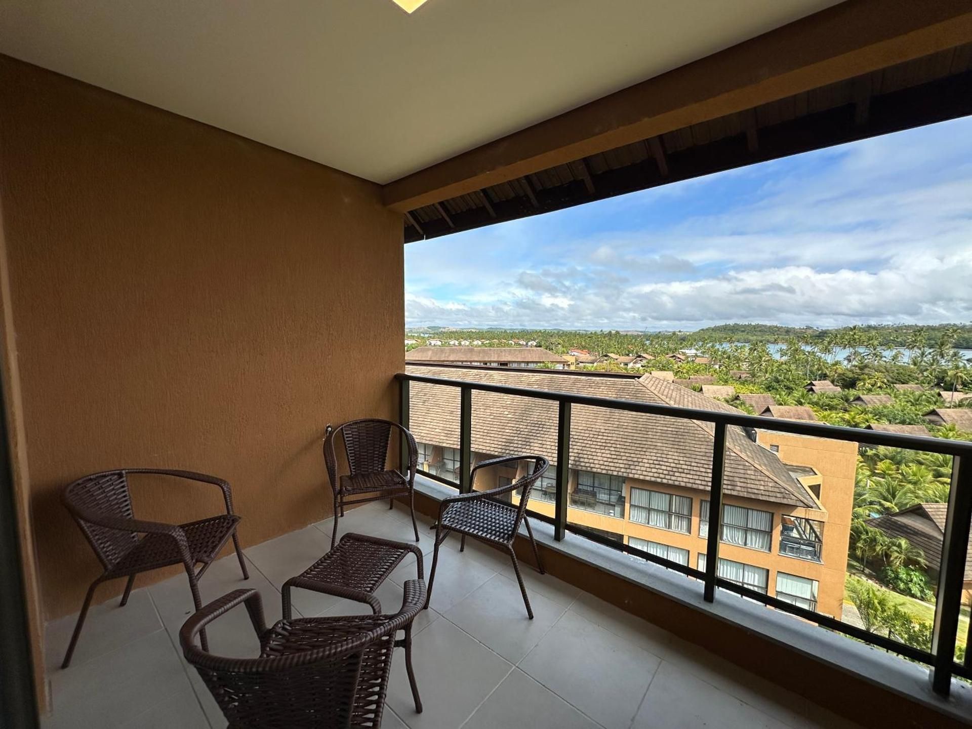 One-Bedroom Apartment with Sea View