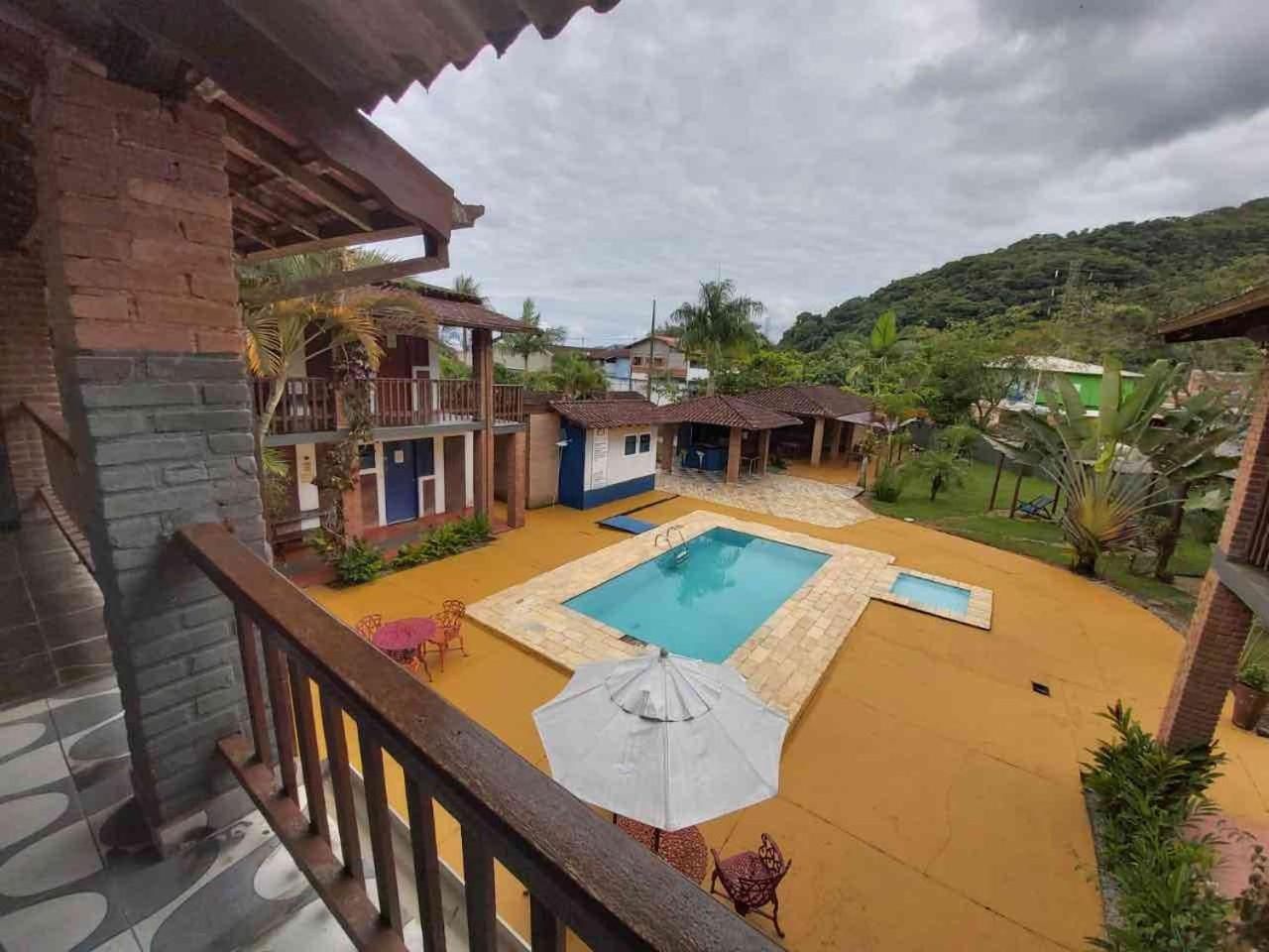 Apartment with Pool View 