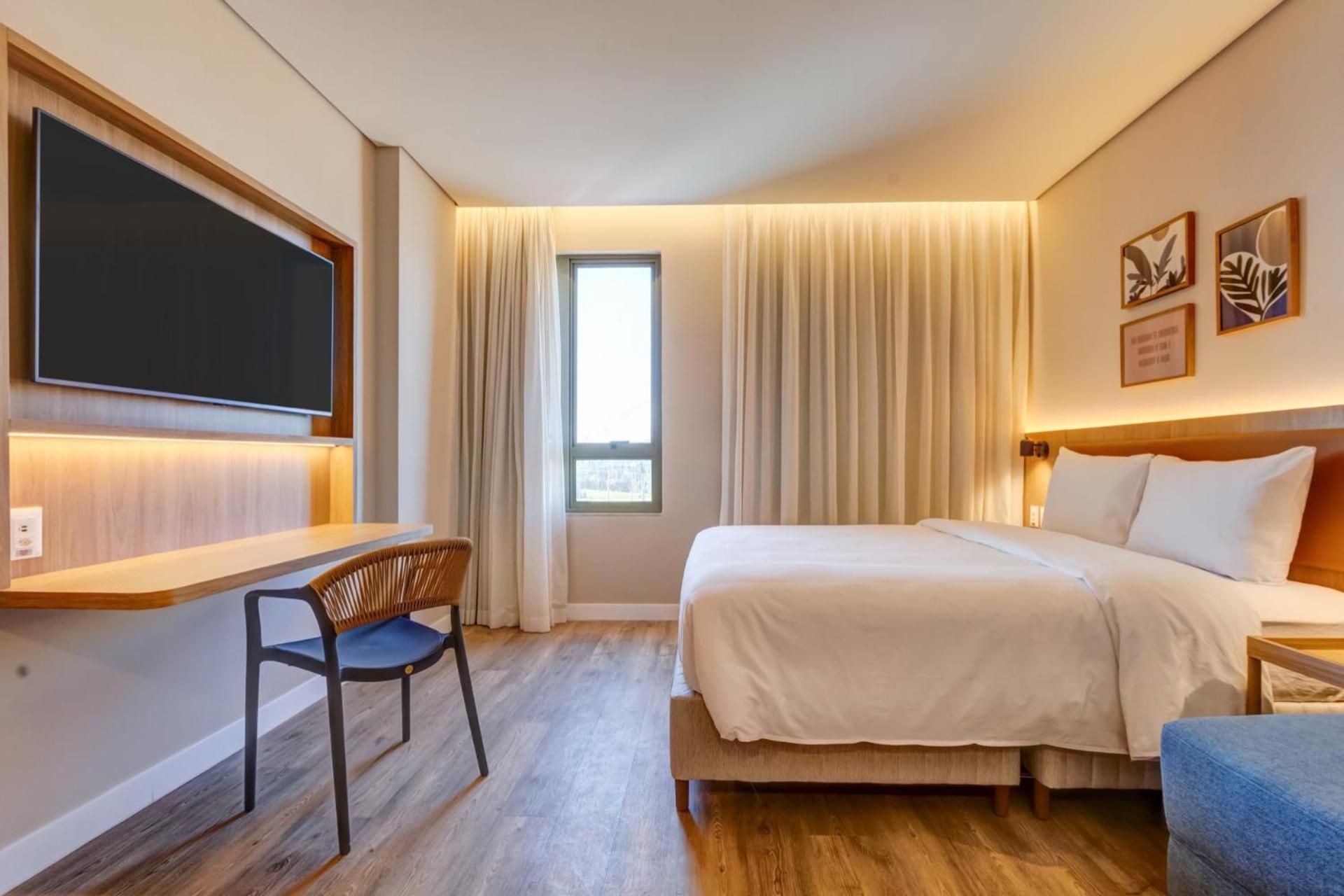 Queen Room with Sofa Bed - Non-Smoking