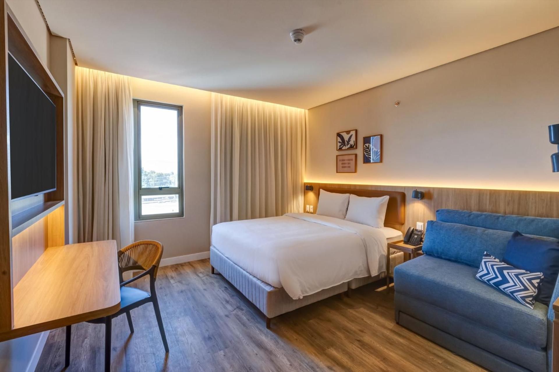 Queen Room with Sofa Bed - Non-Smoking