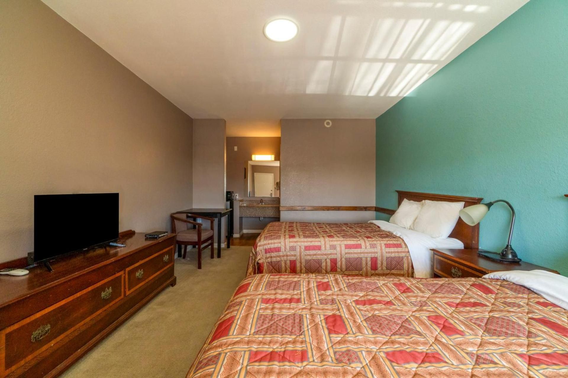 2 Full Beds Non-Smoking