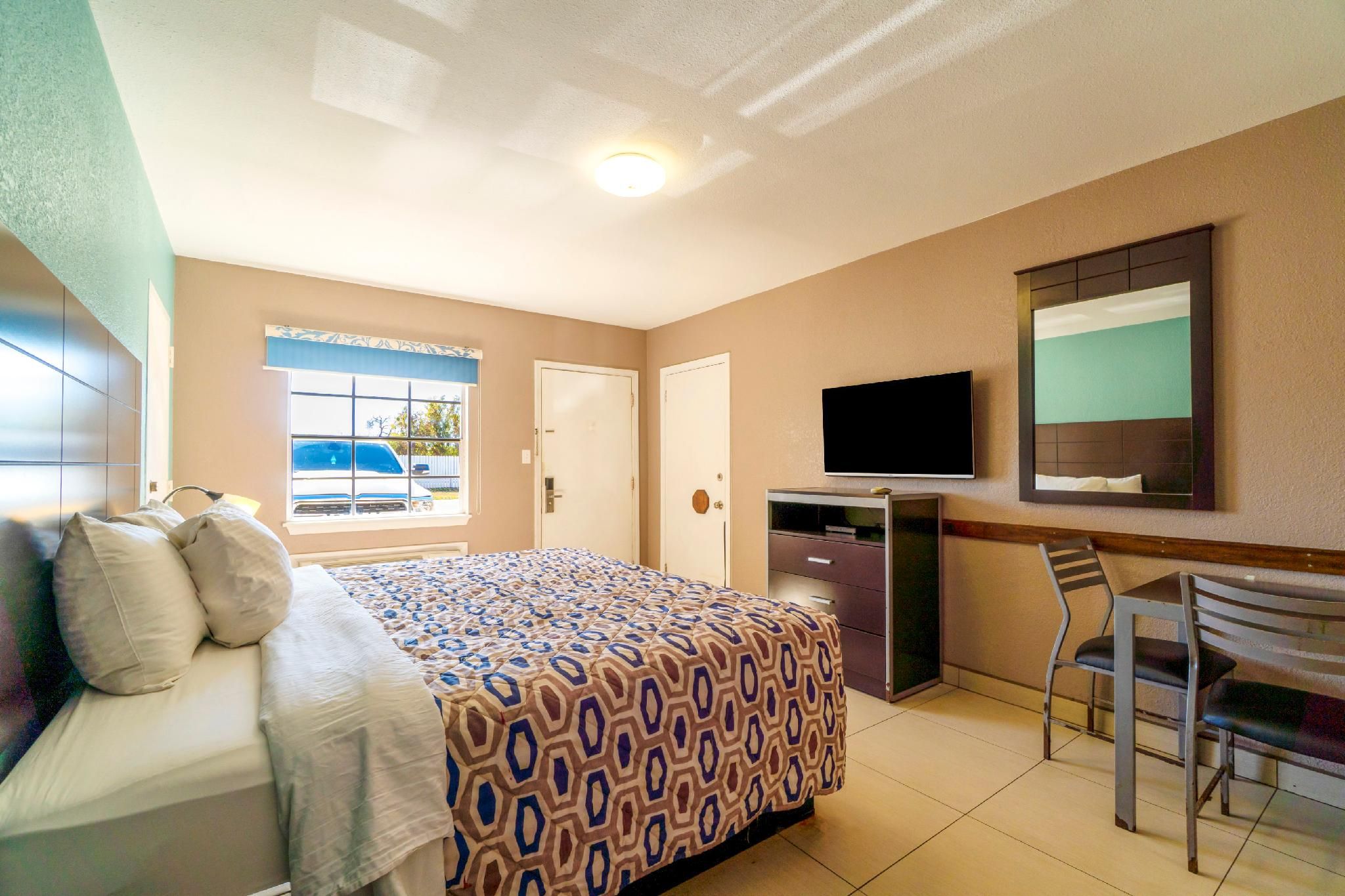 Woodfield Inn & Suites Hotel O, Yoakum TX 111 King Bed Smoking 2