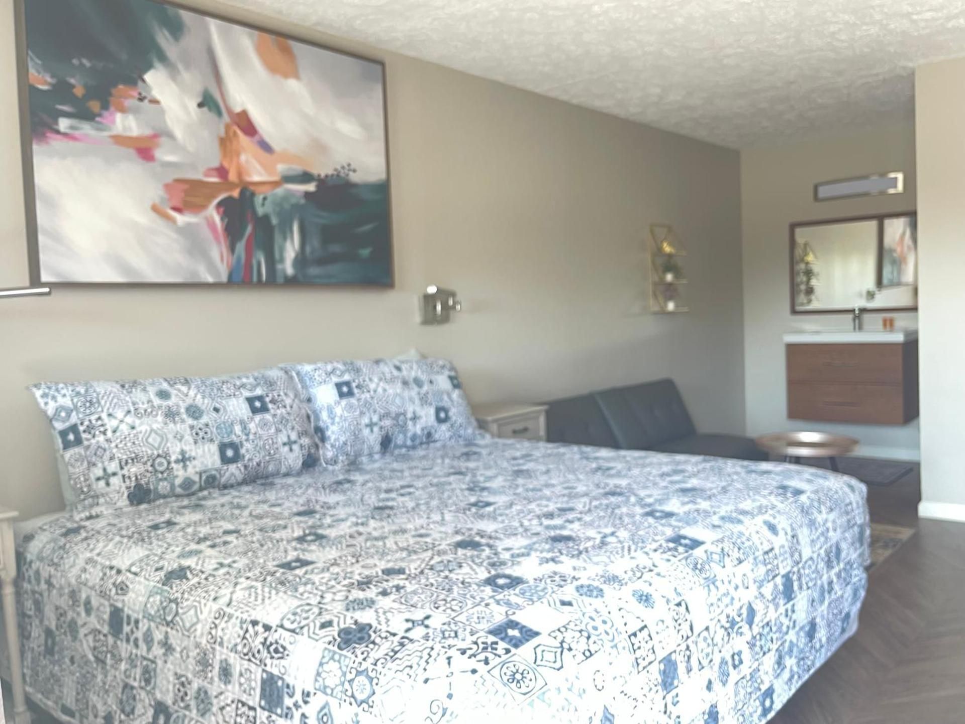 Deluxe King Bed