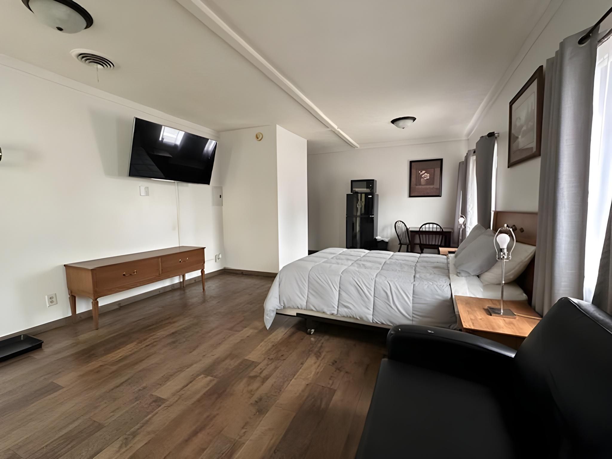  Silver Suite 