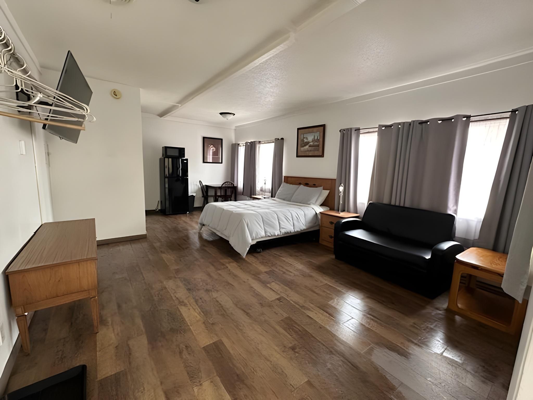  Silver Suite 