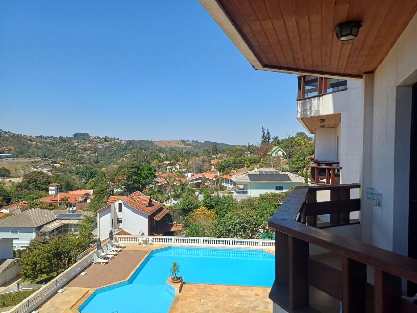 Apartment with Mountain View