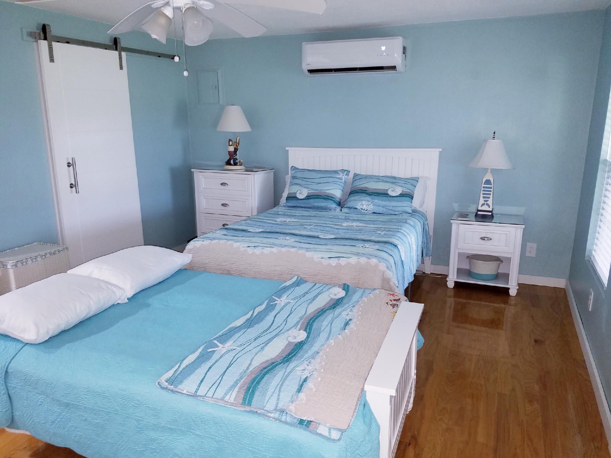 Studio-Deluxe-Ensuite with Shower-Beach view-Coastal Cottage Bay House