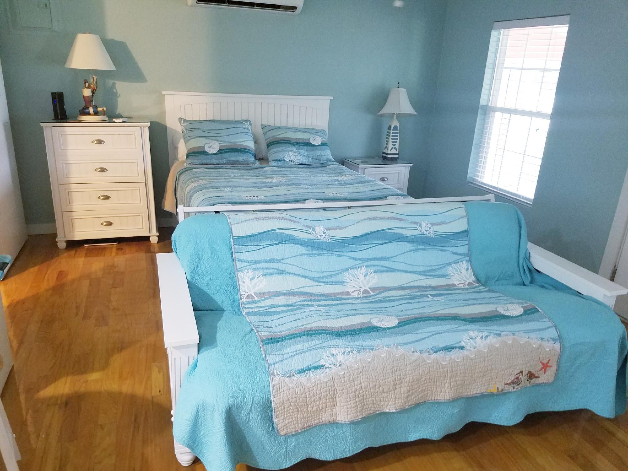 Studio-Deluxe-Ensuite with Shower-Beach view-Coastal Cottage Bay House