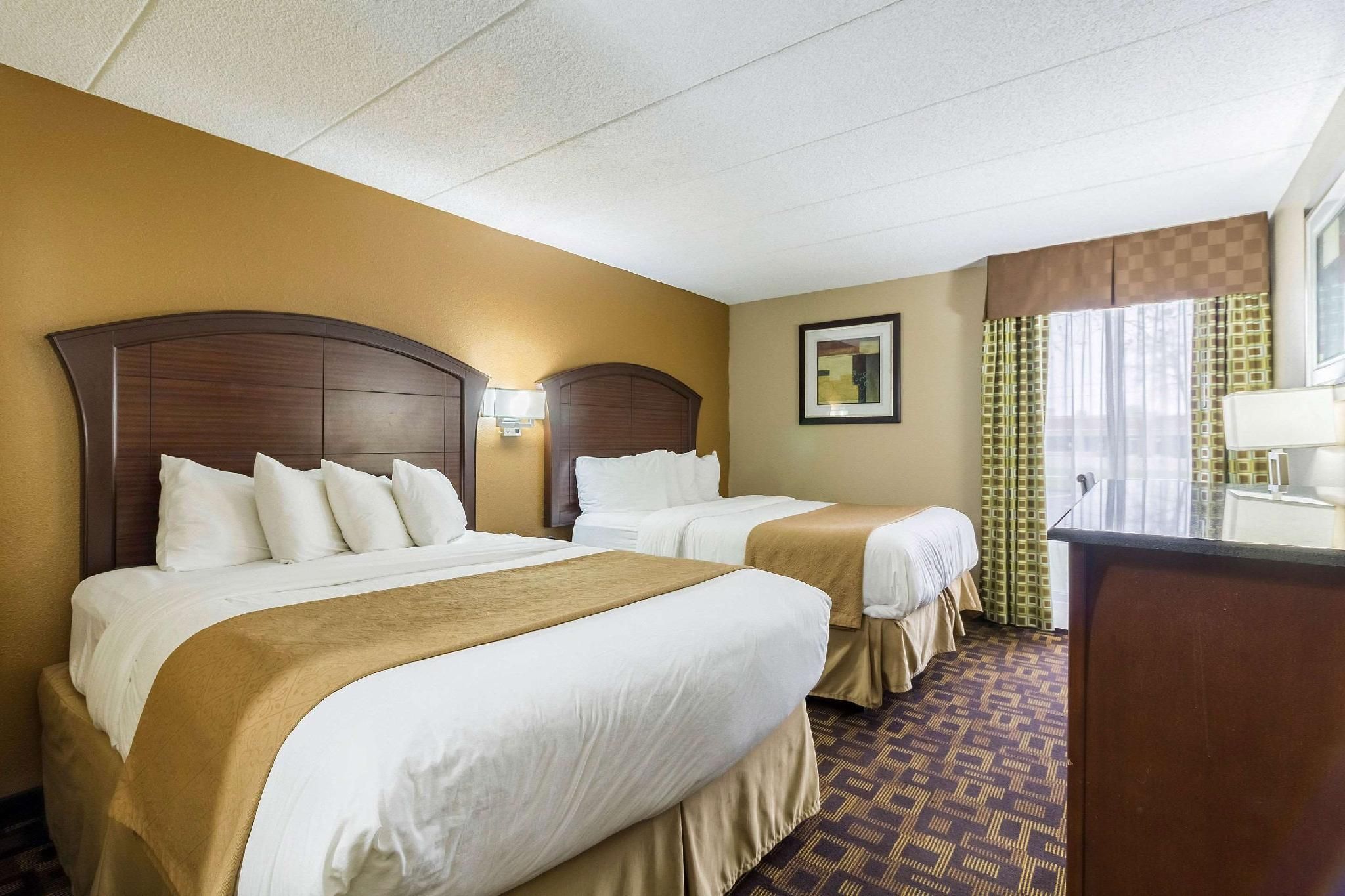 2 Queen Beds, Nonsmoking, Accessible