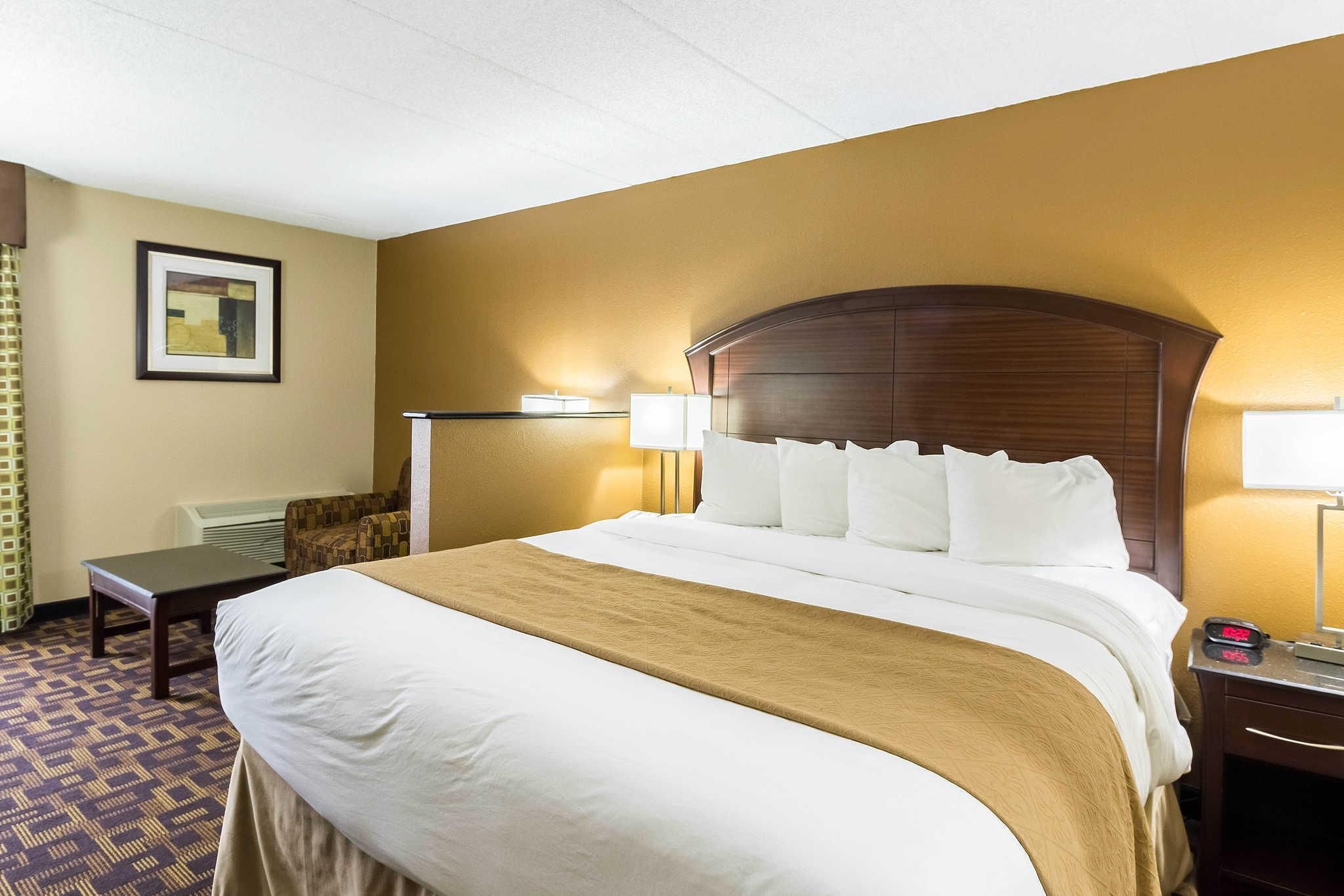 1 King Bed, Nonsmoking