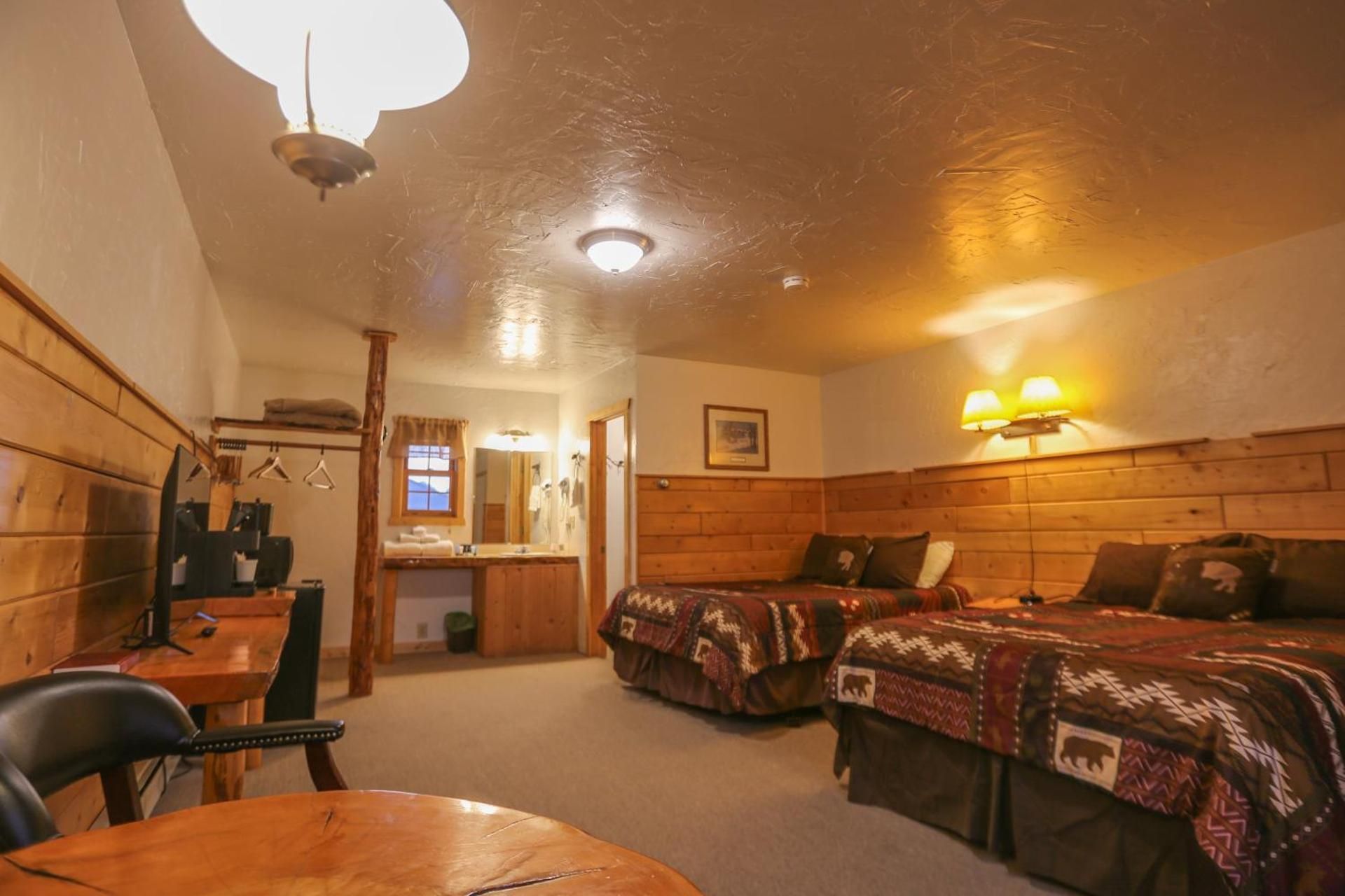 Quadruple Room with Private Bathroom