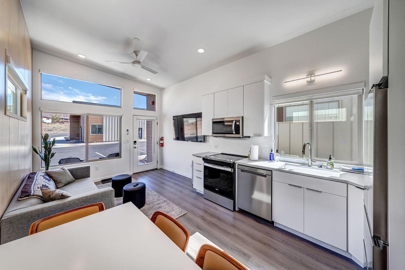 Deluxe One-Bedroom Apartment