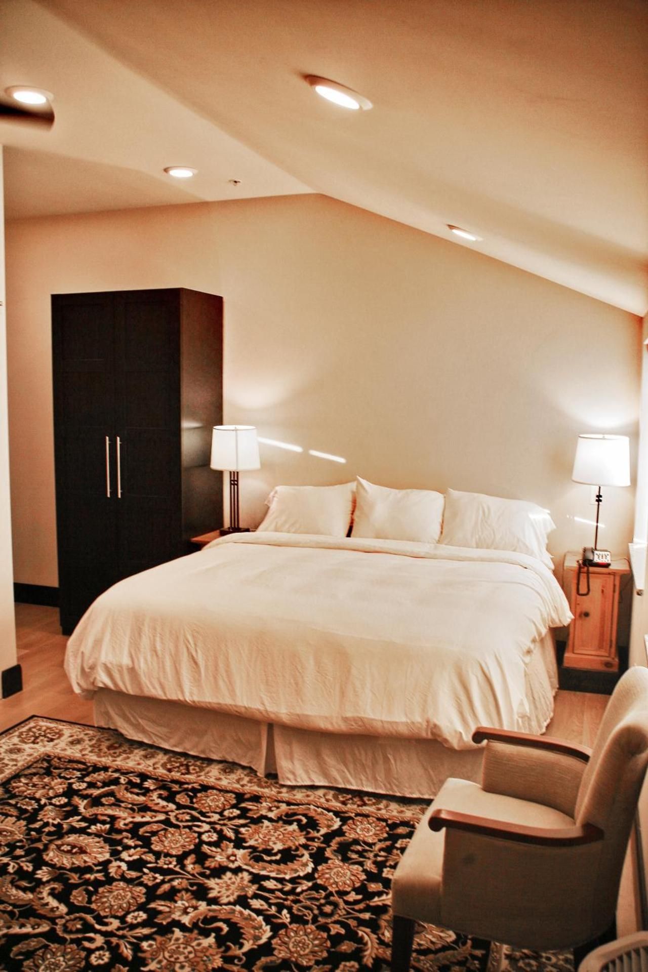 Deluxe King Studio