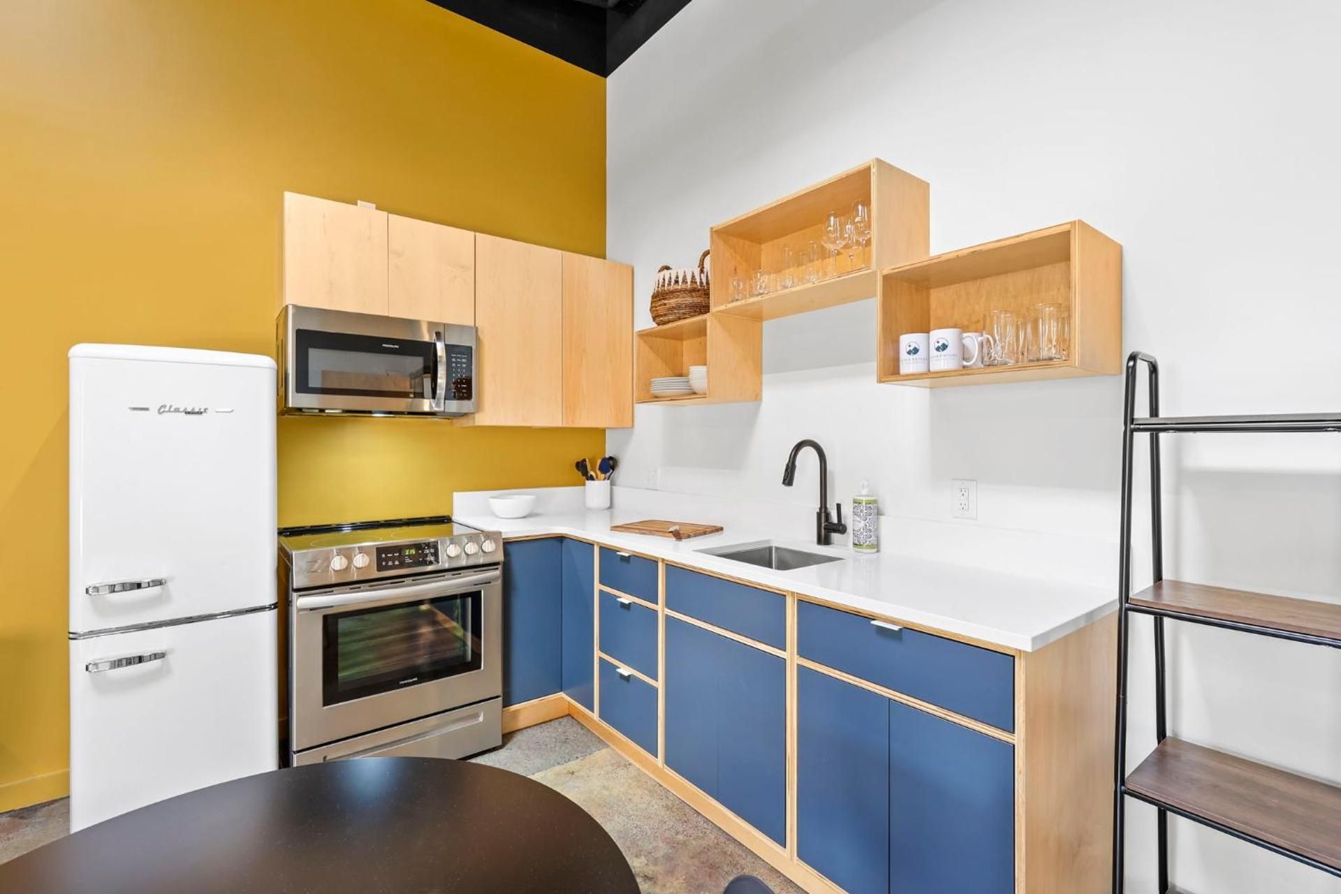 The Speckled Trout Outpost Deluxe Queen Suite 2