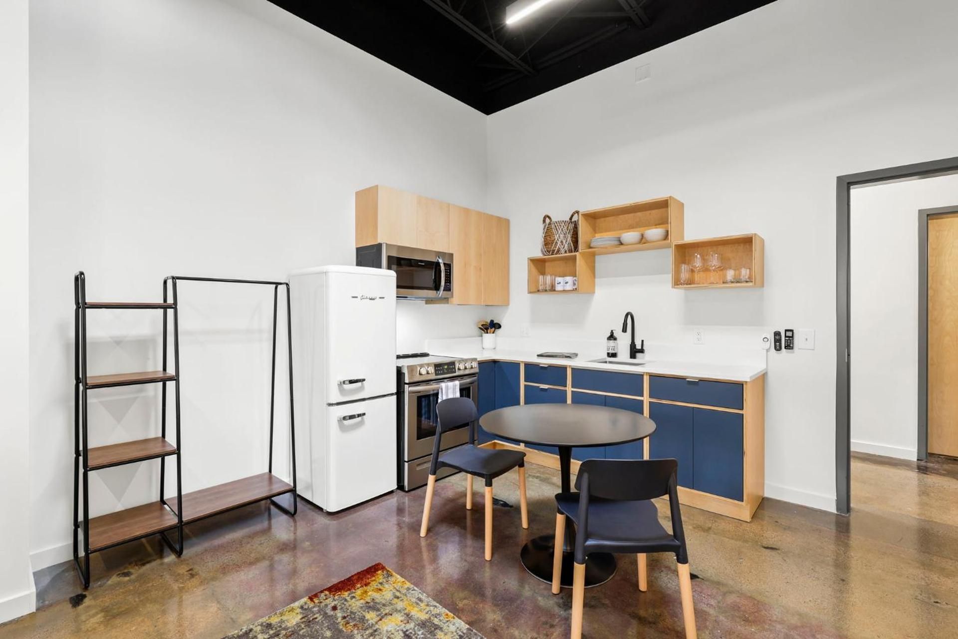 The Speckled Trout Outpost Deluxe Queen Room 2