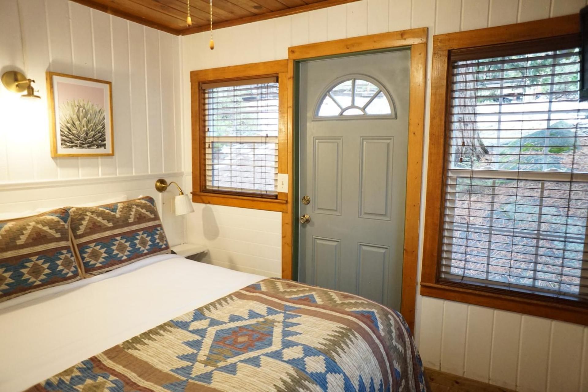 Shaver Lake Village Hotel