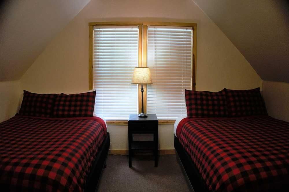 Shaver Lake Village Hotel Family Suite 2