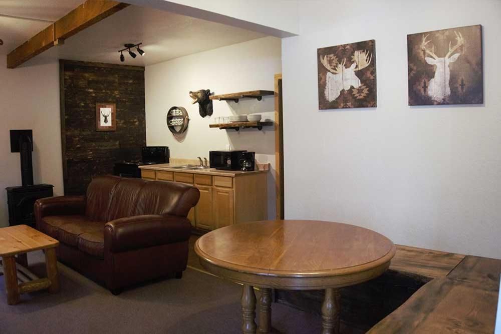 Shaver Lake Village Hotel Family Suite