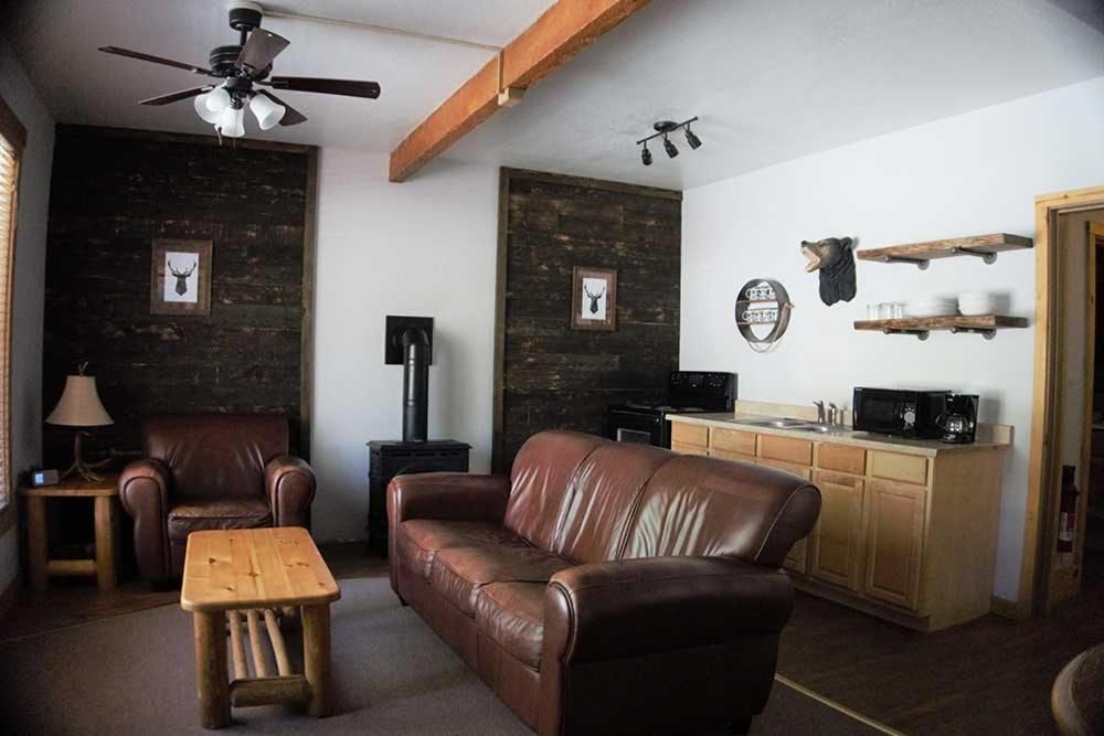 Shaver Lake Village Hotel Family Suite 3